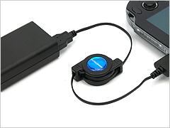 PS Vita本体付属ACアダプタ（別売）と接続もできる！